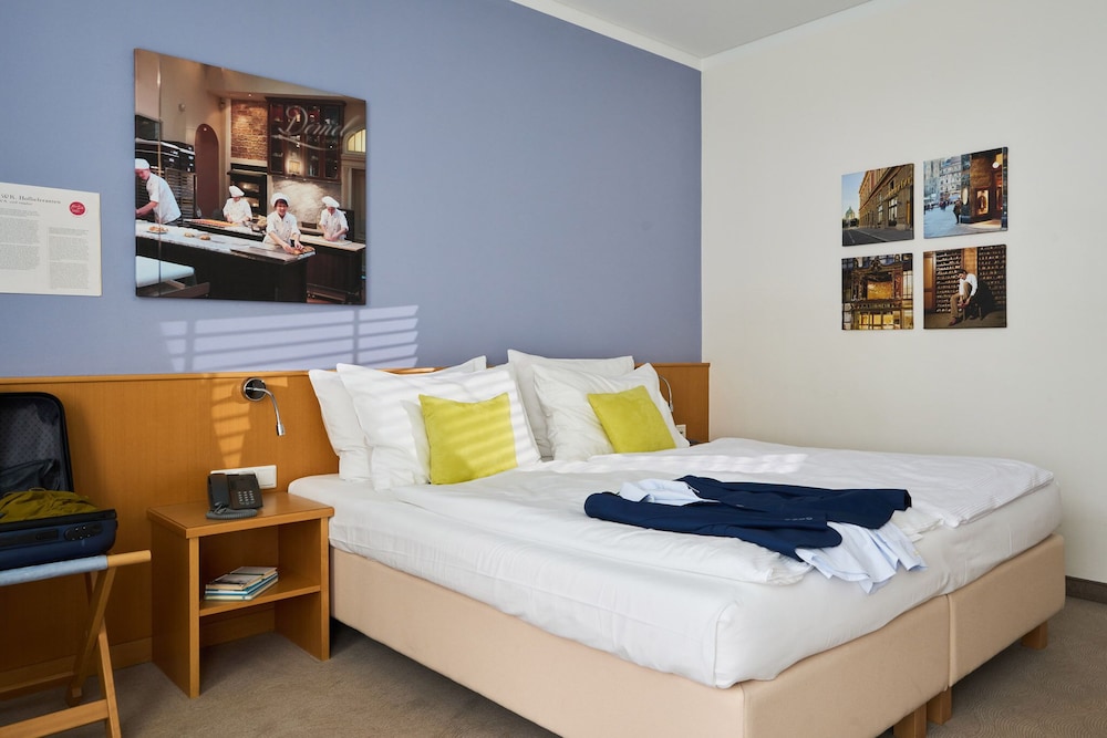 SUPERIOR, DOUBLE BED, COURTYARD VIEW