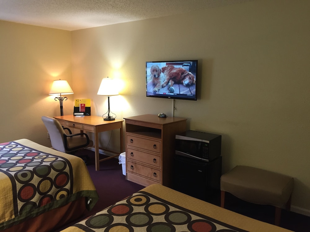 Super 8 By Wyndham Manning 13/23