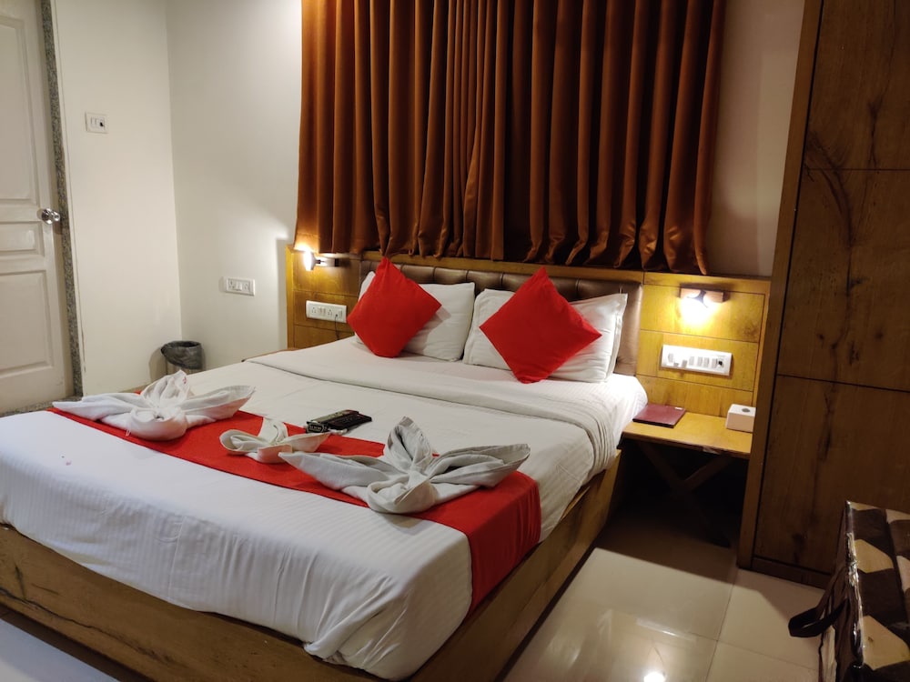 Hotel Grandeur Mumbai 4/23