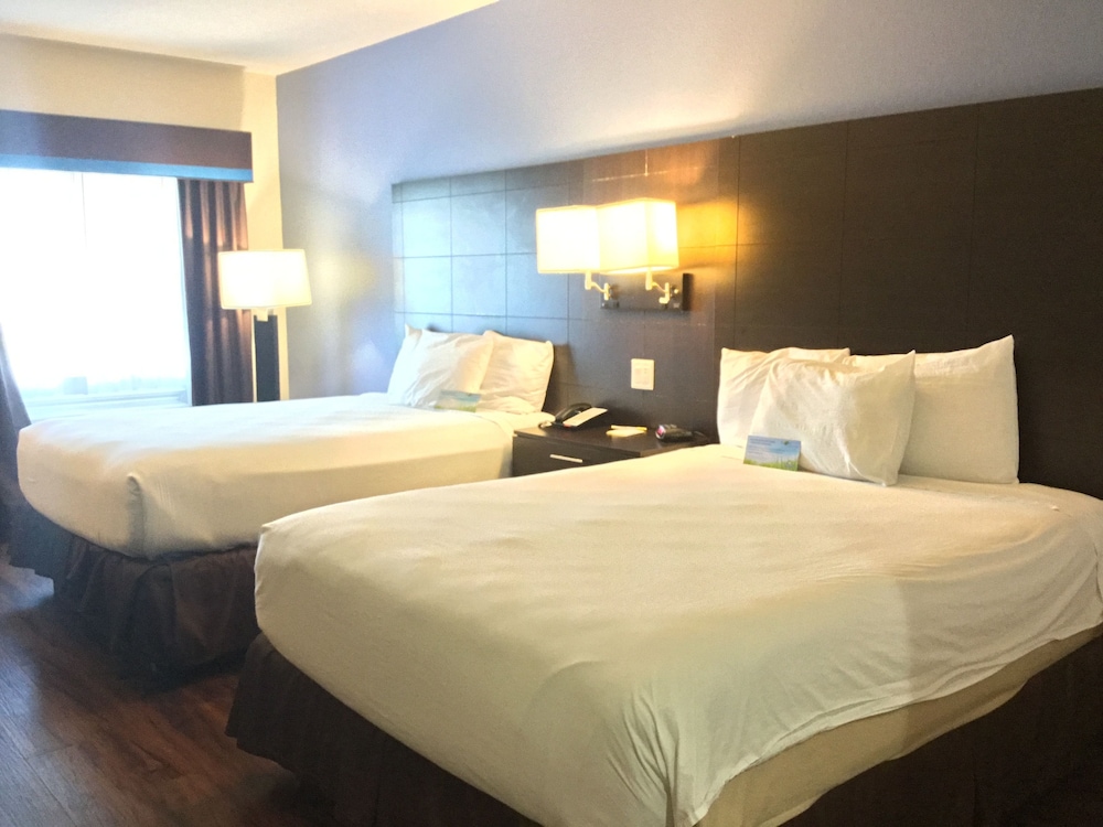 Days Inn & Suites By Wyndham Galveston West/Seawall 8/32