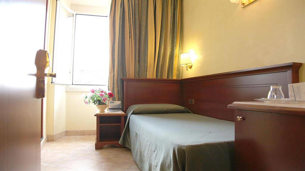 غرفة مفردة، Hotel Sonya 5/20