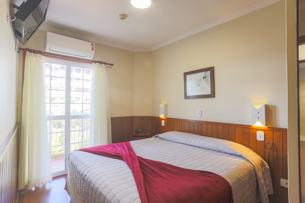 Room, Triple, 1 Queen and 1 Single Bed