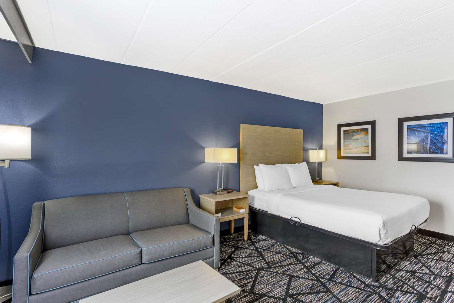 Room, Queen Bed, Sofa