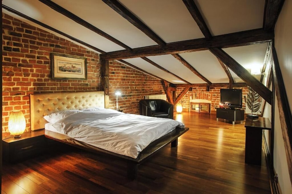 Classic, Apartment, Queen Bed, Sofa, Attic