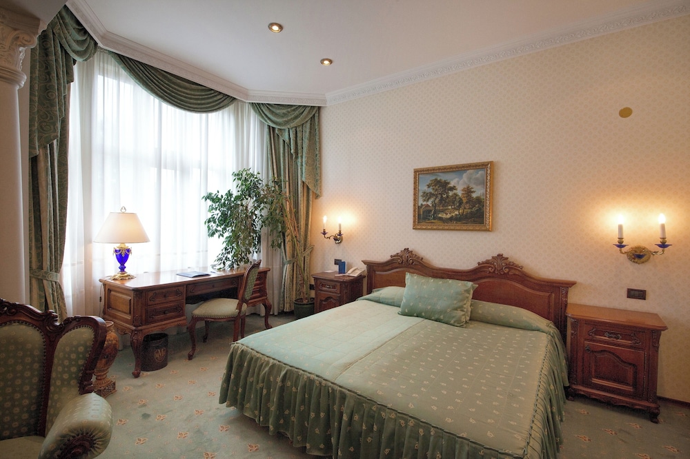 DELUXE, DOUBLE BED, BALCONY