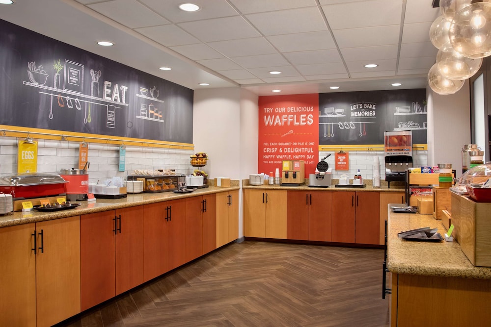 Hampton Inn St Louis Columbia 27/37