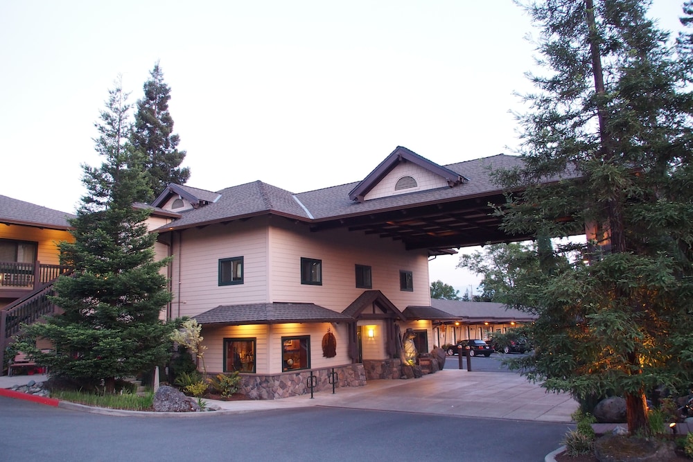 Redwood Hyperion Suites 6/65