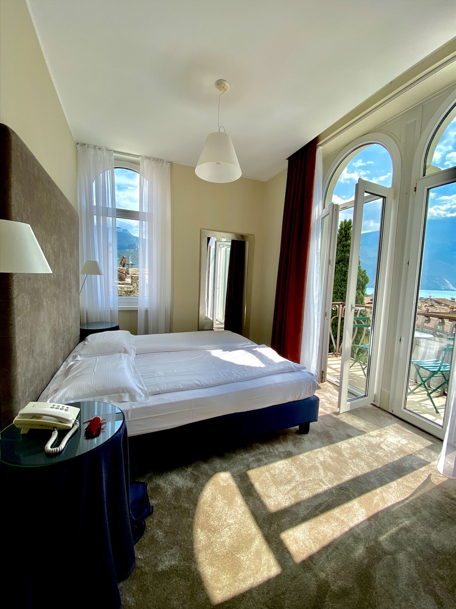 PRESTIGE, DOUBLE OR TWIN BED, LAKE VIEW, BALCONY