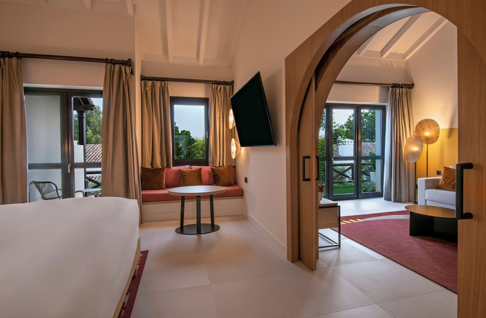2 Bedrooms, Family Suite, Lounge, 2 Double Beds، SO/Sotogrande Spa & Golf Resort Hotel 2/7