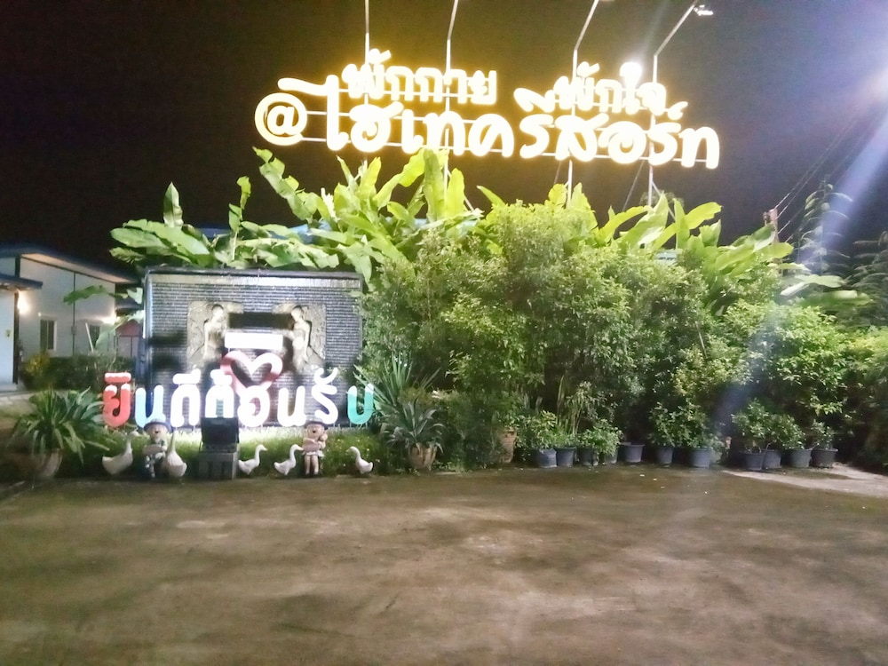 Hi Tech Resort 7/33