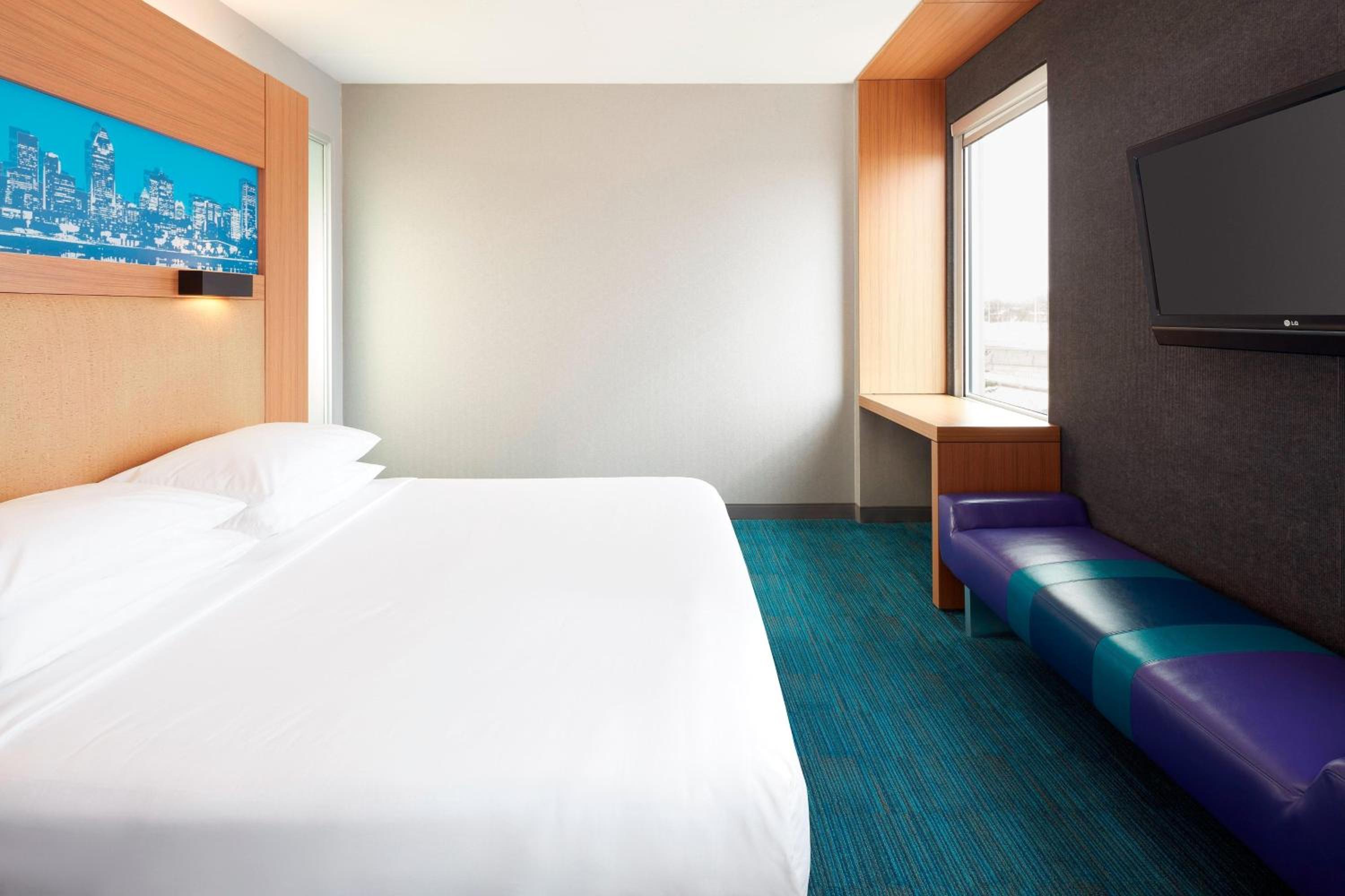Aloft, Guest Room, King Bed