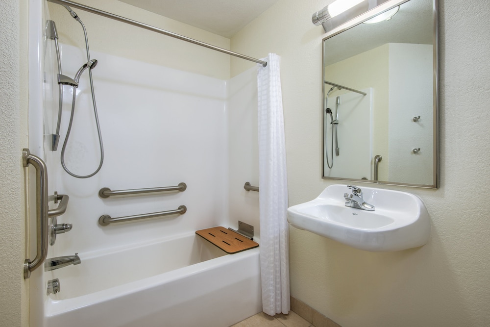 Candlewood Suites Jefferson City 23/52