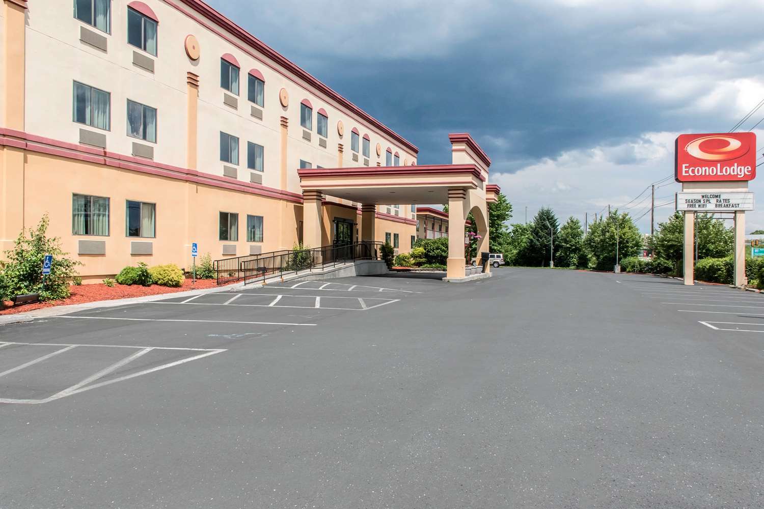Econo Lodge Carlisle Central 21/24