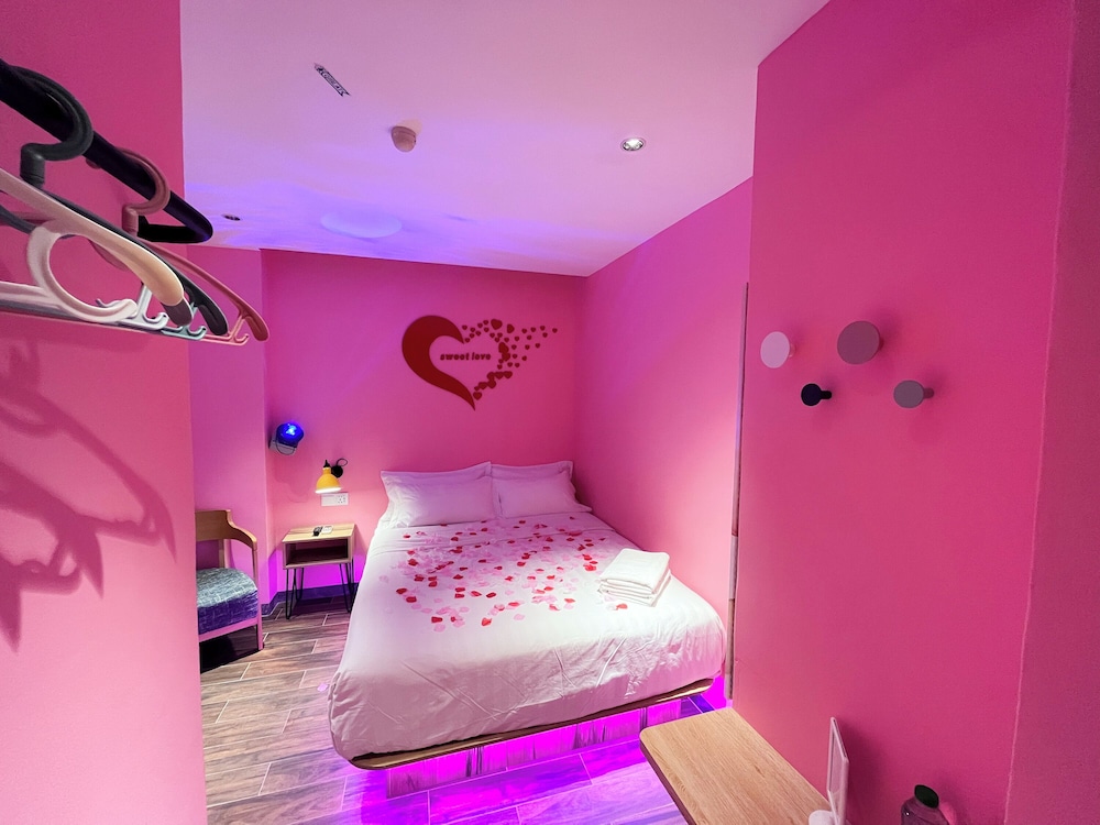 Theme, Romantic, Queen Bed