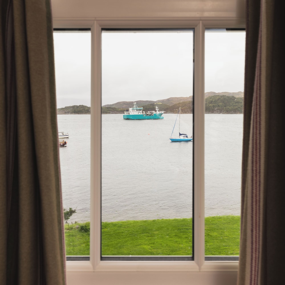 Kings Arms Hotel Skye 58/63