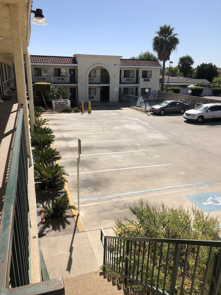 Anaheim National Inn 67/72