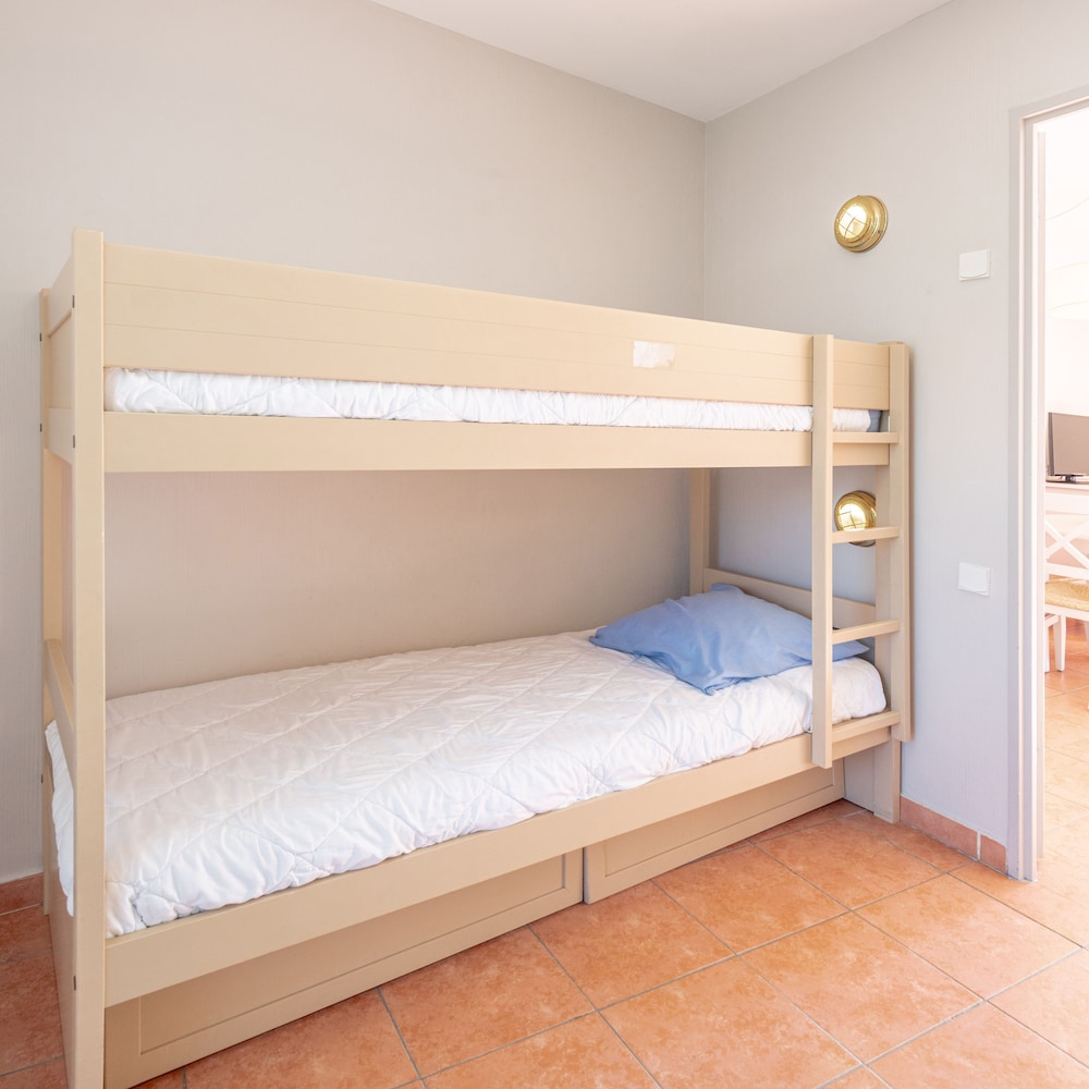 Studio, River View, Alcove, Balcony or Terrace