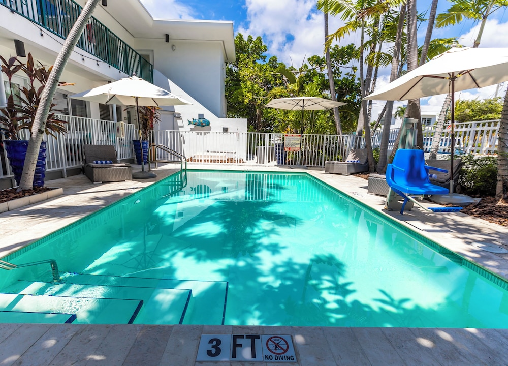 Seaside All Suites Hotel 23/27