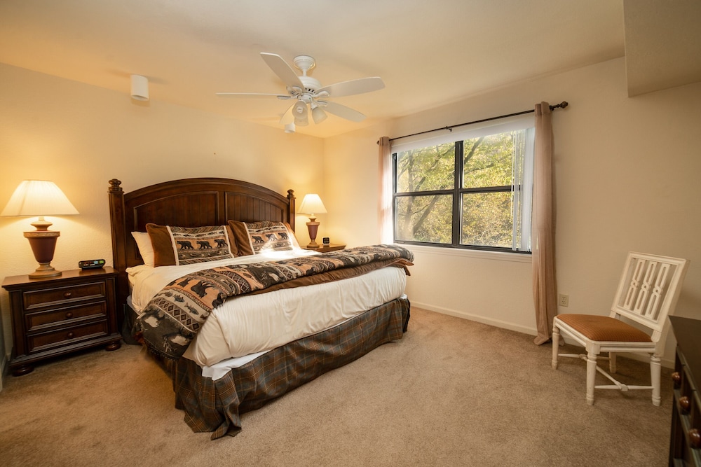 Pointe Royale Condominium Resort & Golf Course 11/81