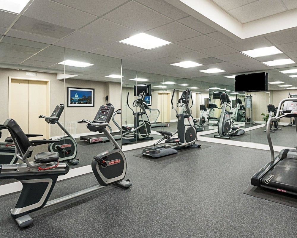 Comfort Inn Ballston 23/42