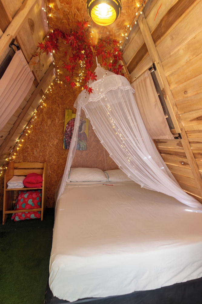 PREMIUM, TENT
