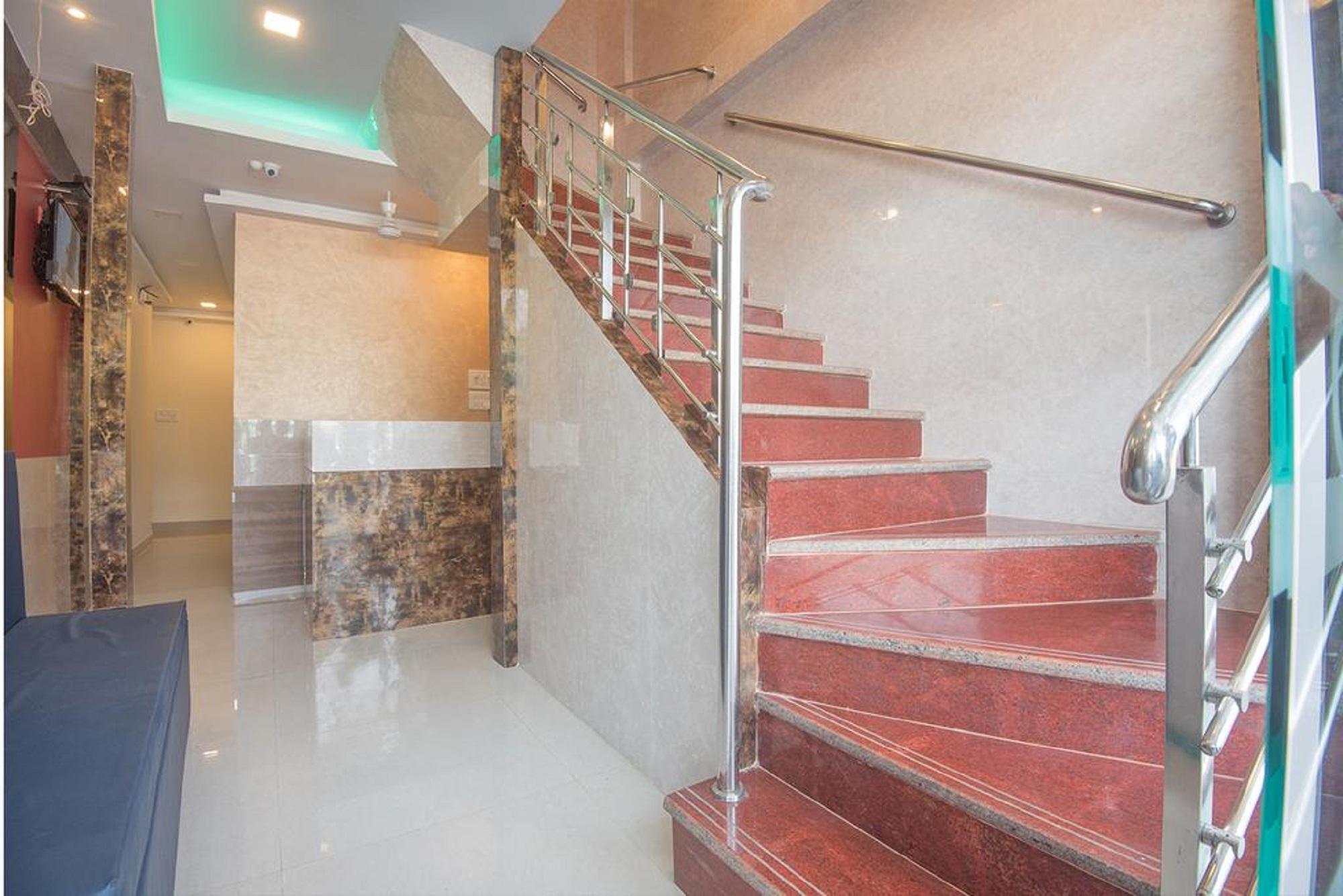 Oyo 10954 Hotel Golden Galaxy 32/50