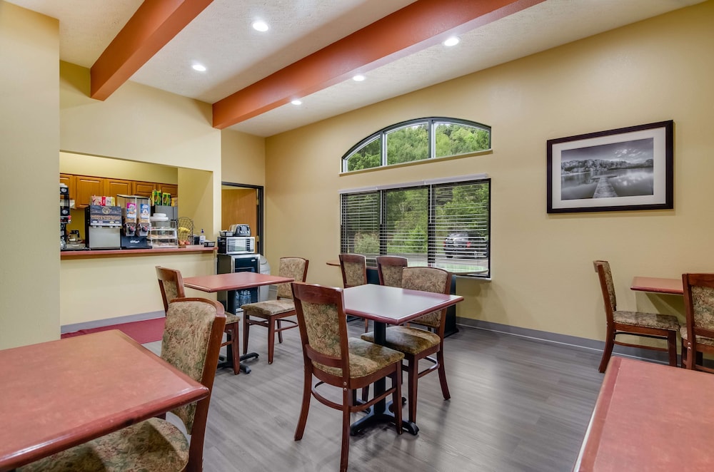 Americas Best Value Inn & Suites Independence Va 36/40