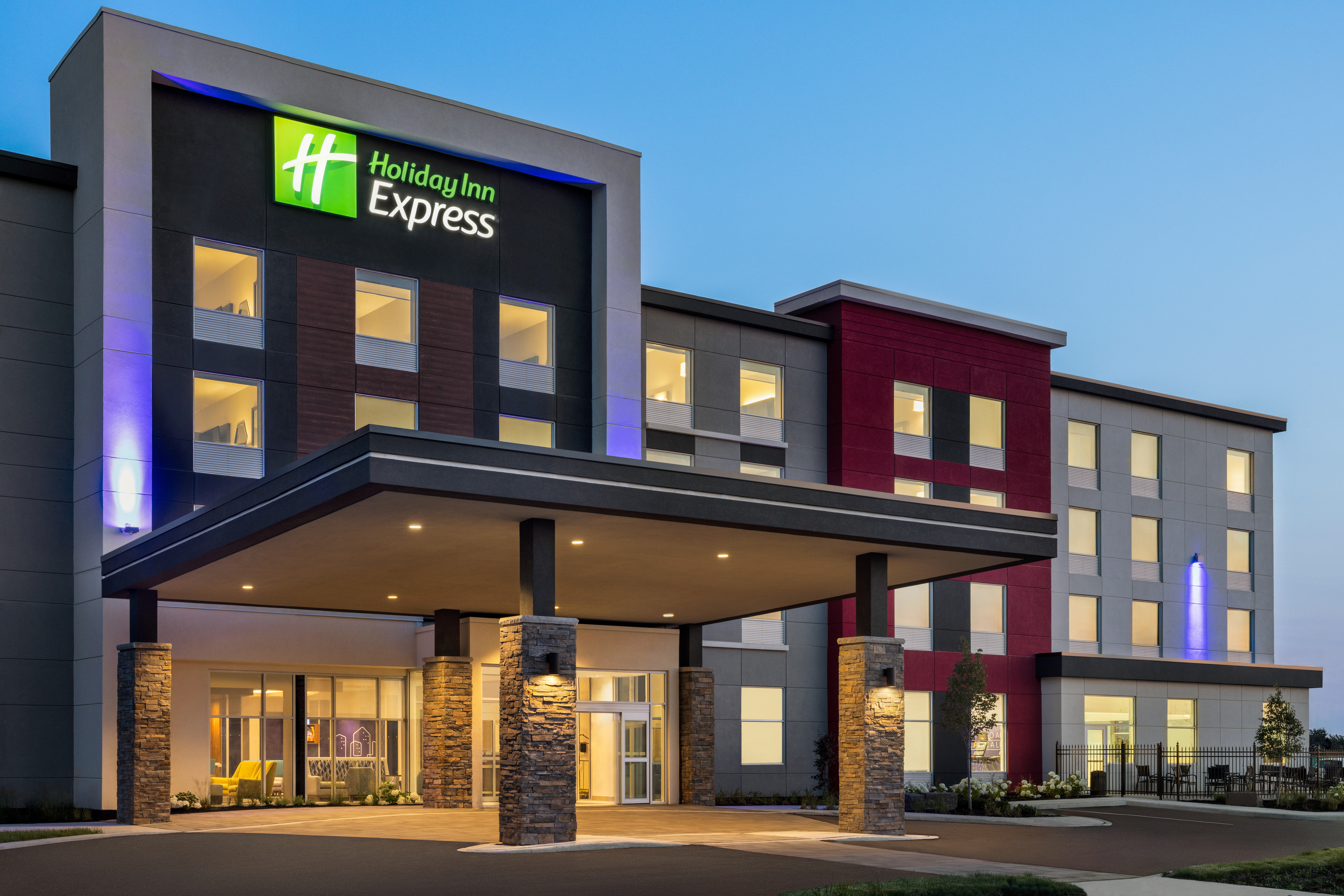 Holiday Inn Express STRATHROY 3/64