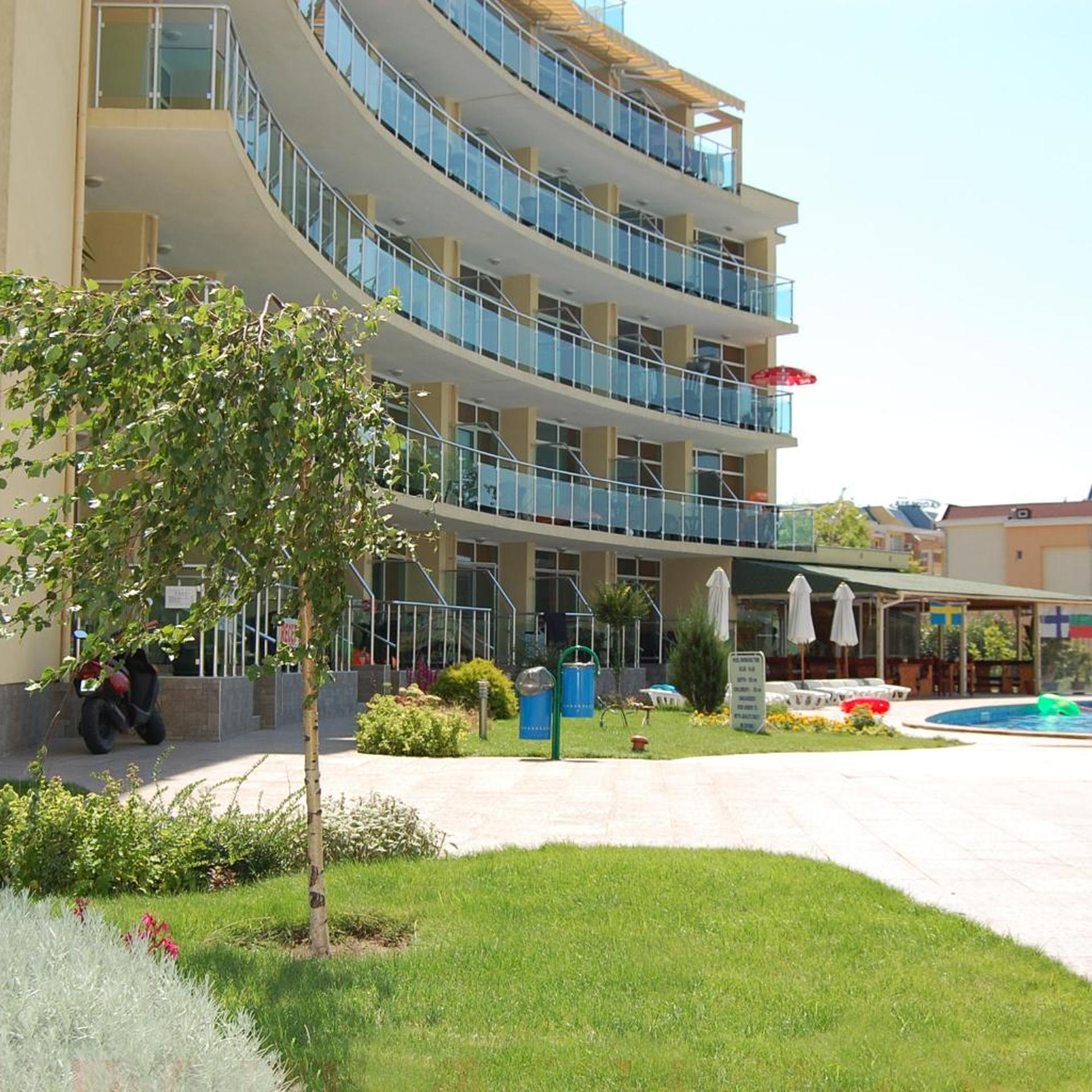 Julia Family Apartments 10/62