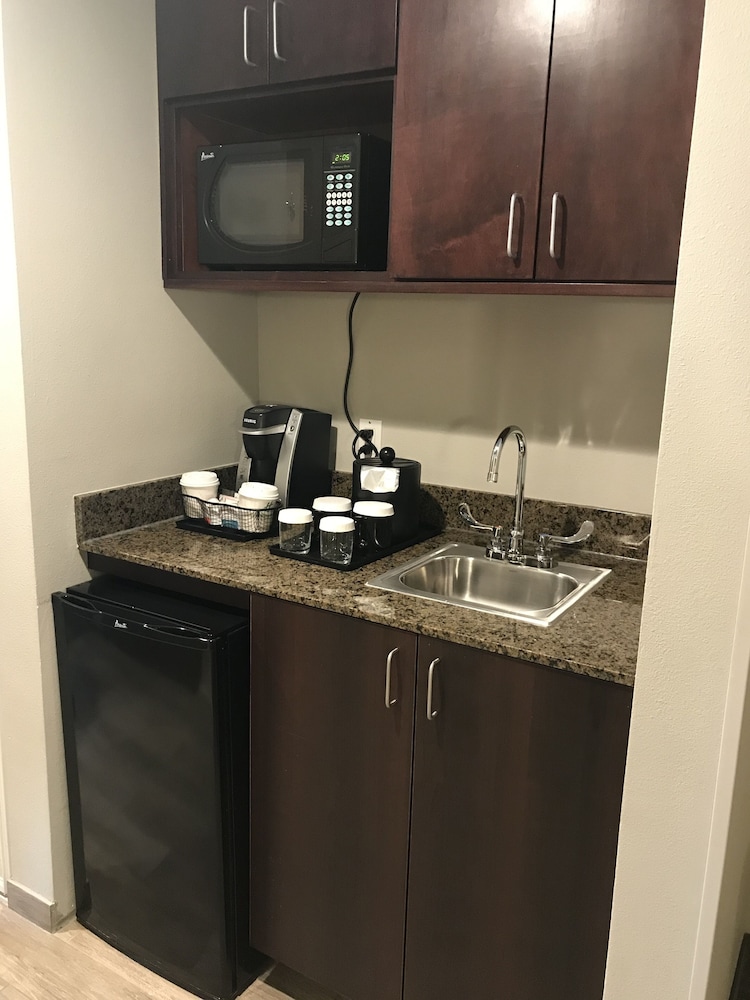 Holiday Inn & Suites Albuquerque-North I-25 47/48