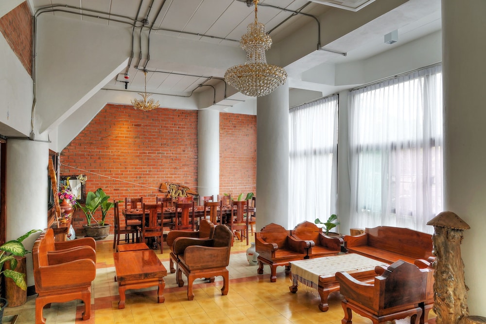 Saengpanya Home Boutique Hotel 61/65