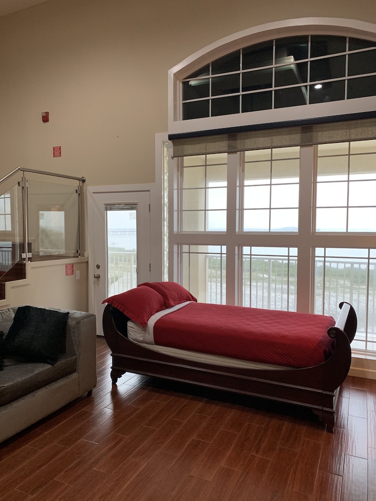 Blue Bay Inn Suites 16/34