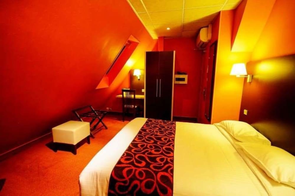 Hotel Des Trois Gares 6/48