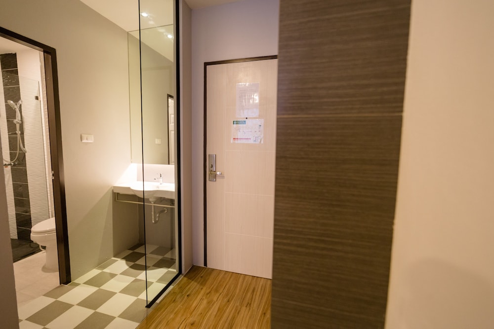 Z Sleep Hotel 58/59