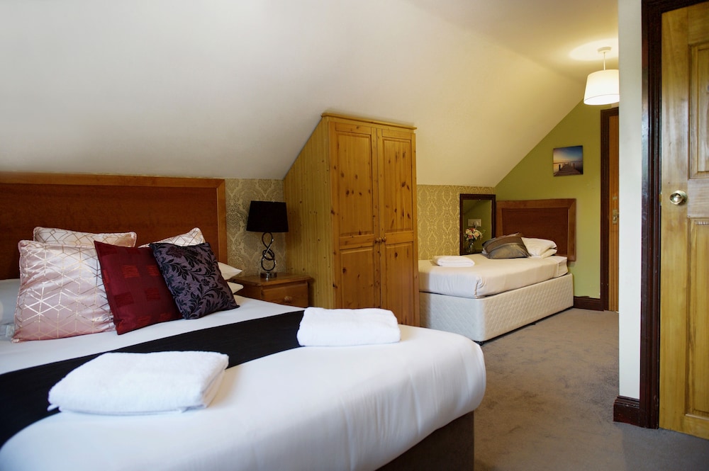 Little Foxes Hotel 19/62