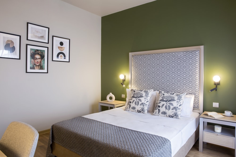 Zeus Essence Bucharest, Trademark Collection by Wyndham 13/65