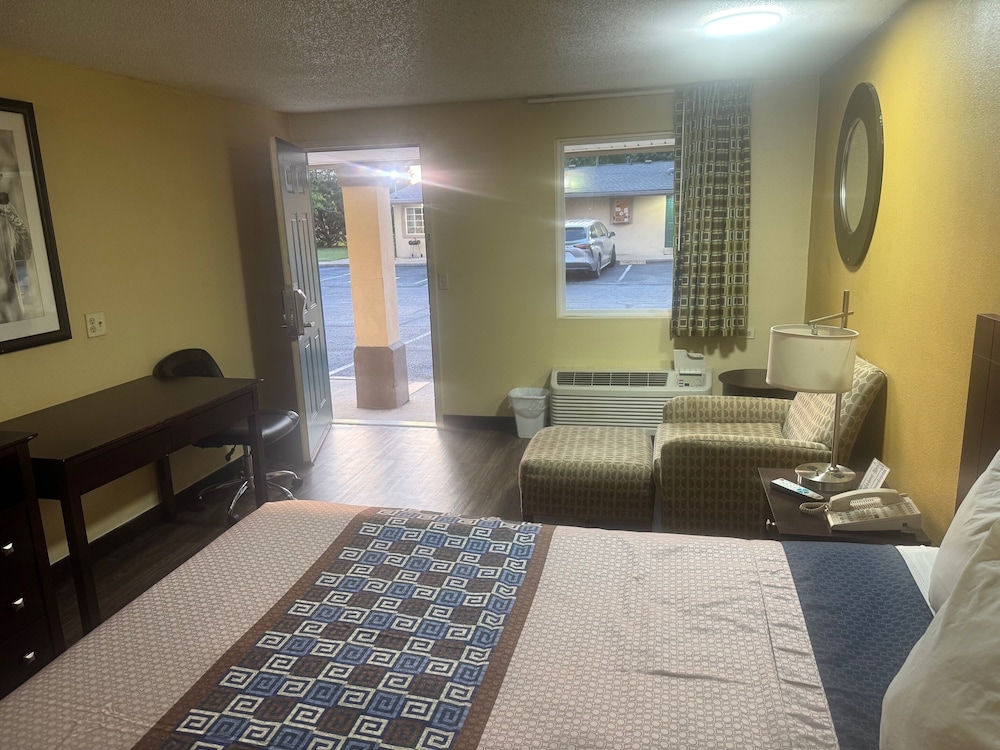 Somatel Goodlettsville Hotel 8/23