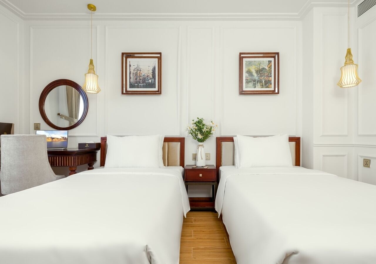 STANDARD, TWIN BEDS, CITY VIEW, PRIVATE BATHROOM
