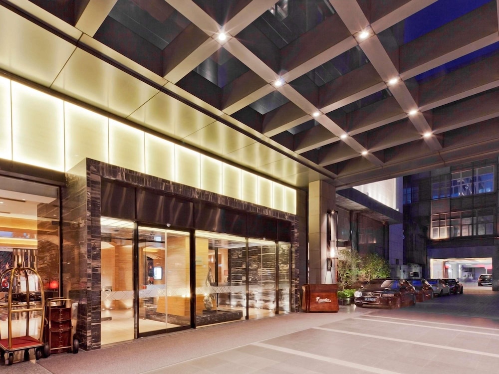 Pullman Shanghai Jing An 69/71