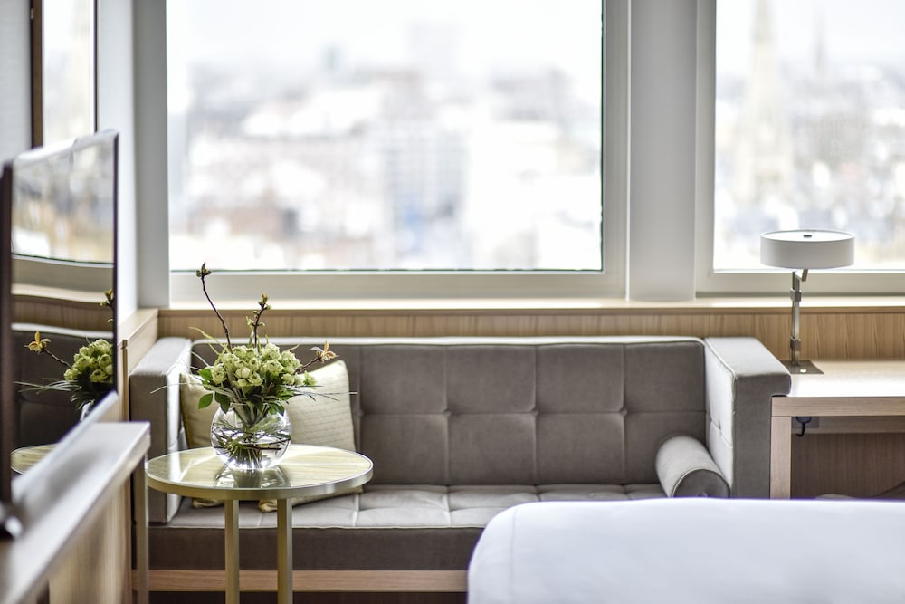 Royal Lancaster London 26/80