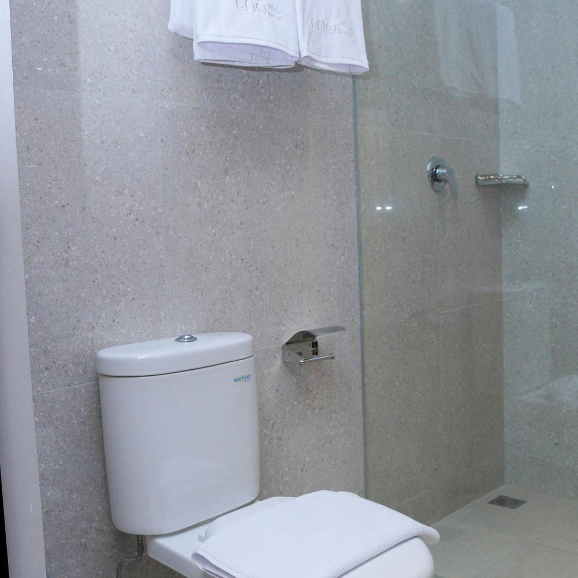 Eno Front One Hotel Semarang 45/46