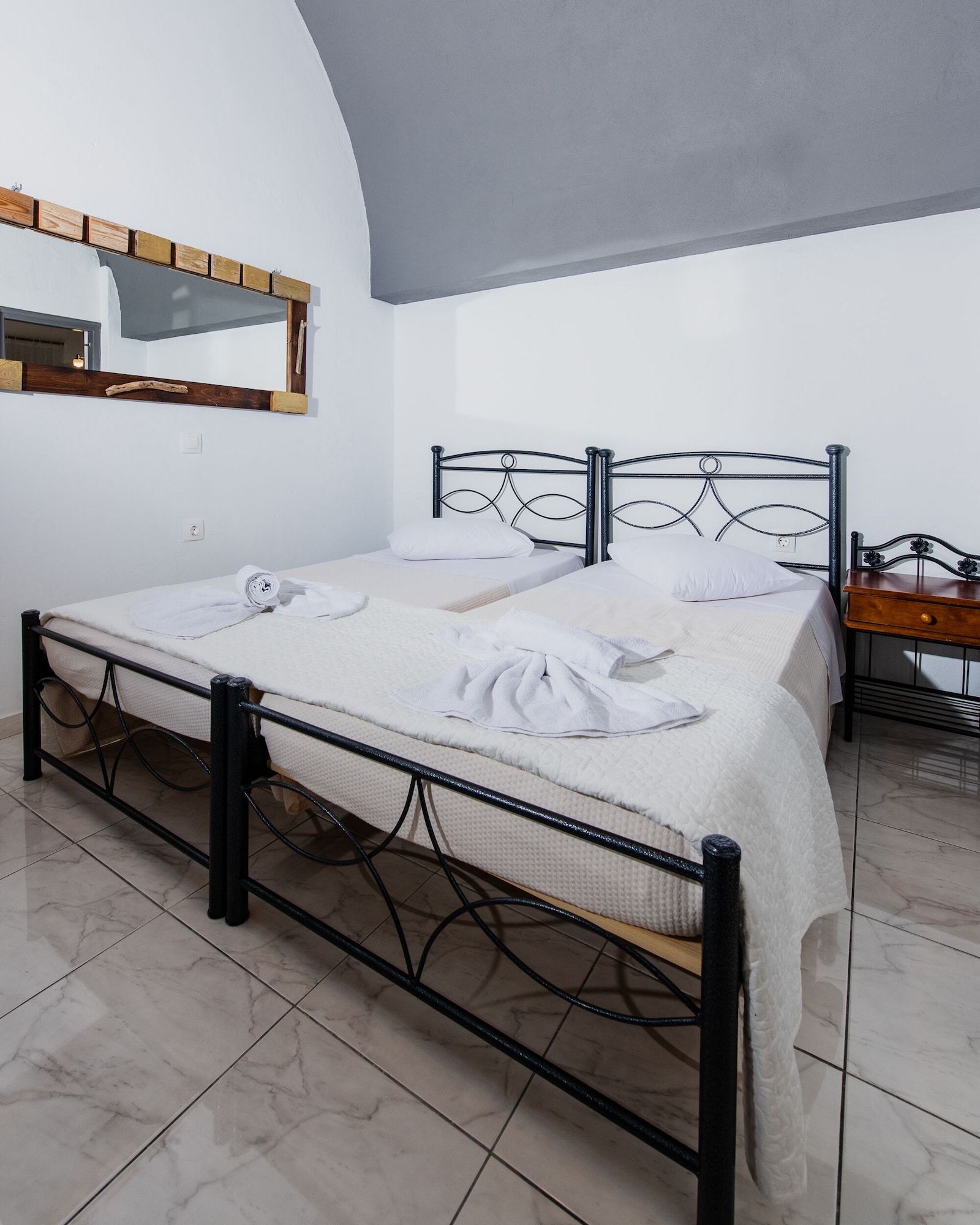 CLASSIC, DOUBLE BED, CITY VIEW