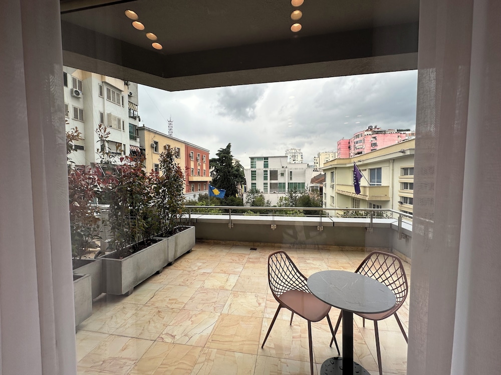 Mulaj Hotel Tirana 10/63