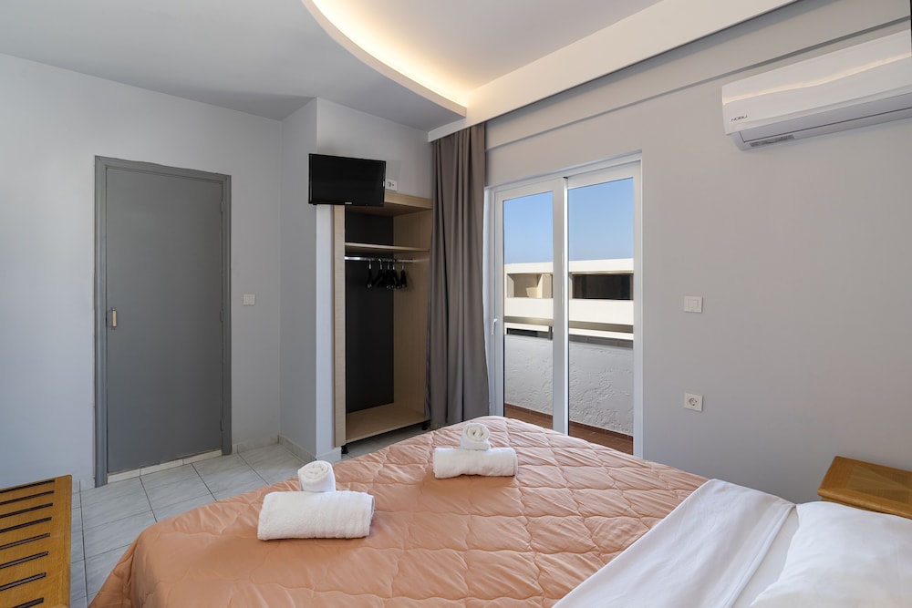 ROOM, TRIPLE, TERRACE