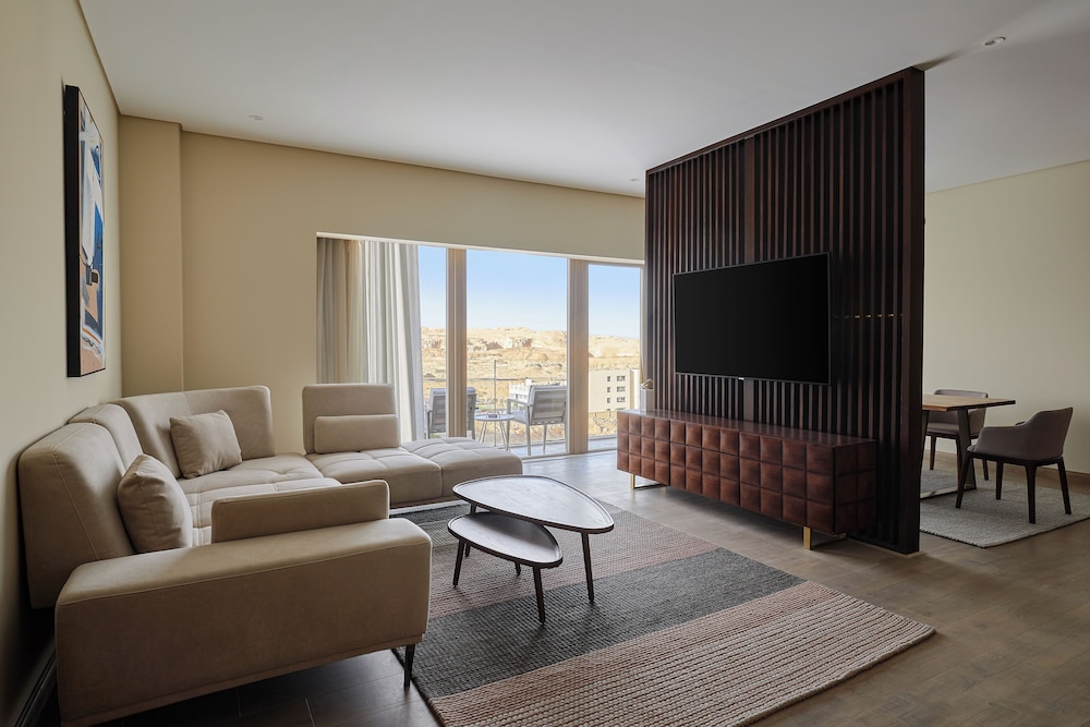 Hyatt Regency Cairo West 24/50