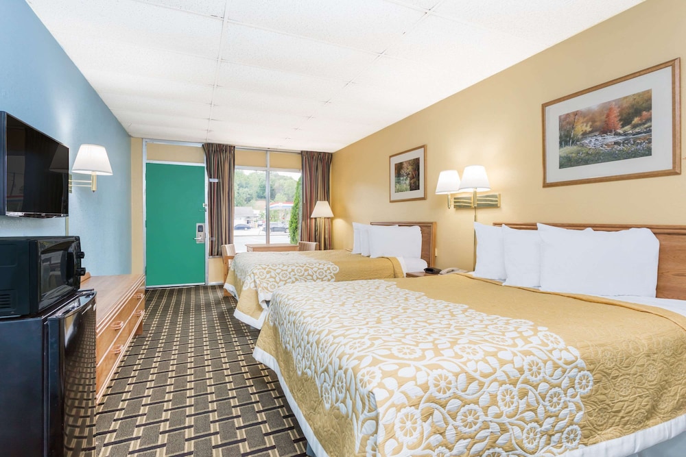 Days Inn by Wyndham Clayton 13/26