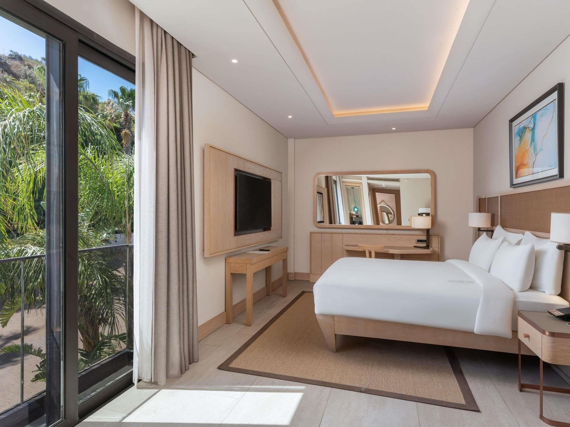 Deluxe, King Bed, French Balcony