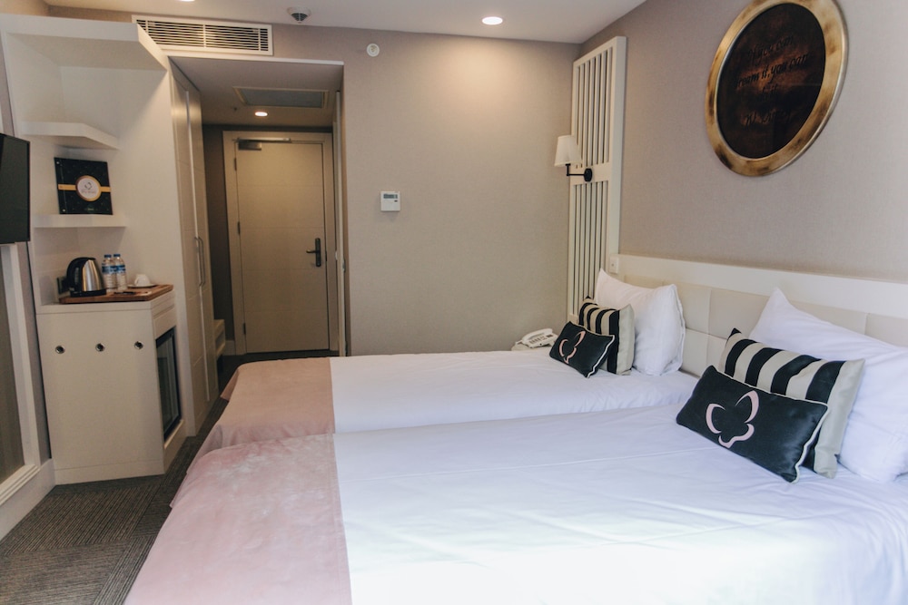 COMFORT, TWIN BEDS