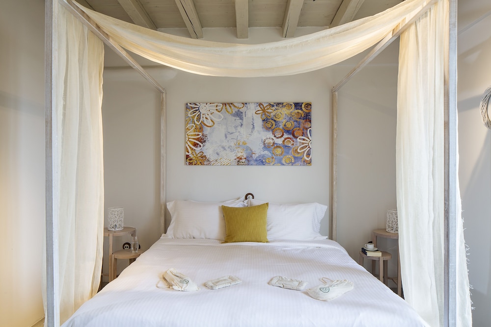 Villa, King Bed, 2 Sofa, Outdoor Jetted Tub