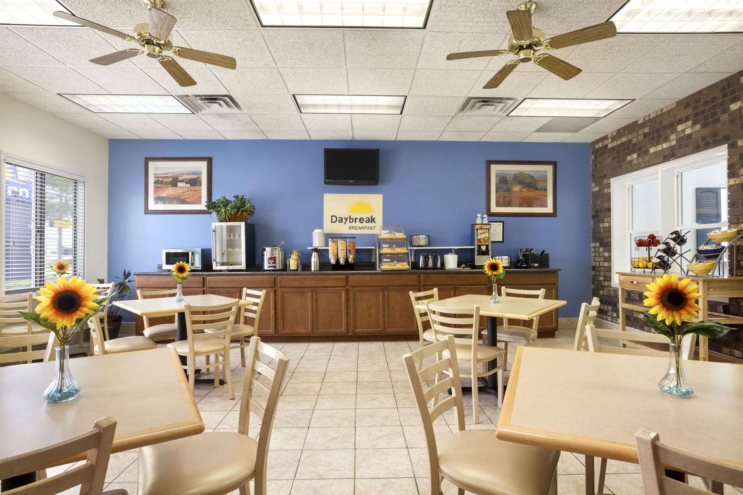 Days Inn by Wyndham Oglesby/ Starved Rock 16/20